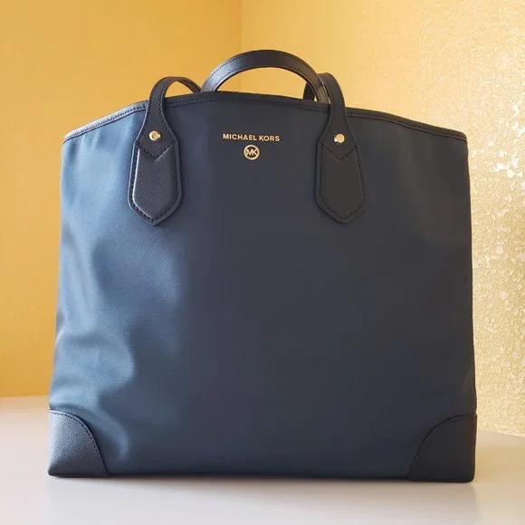Michael Kors Eva Nylon Large Tote With Pouch in Navy Multi New Without Tag - Picture 11 of 16